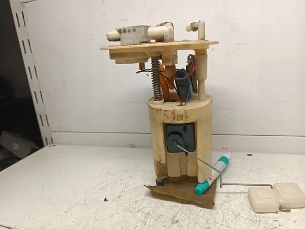 Brandstofpomp Fiat Siena Palio Weekend 1.2 1.4 1.6 OEM 82490847 image 4