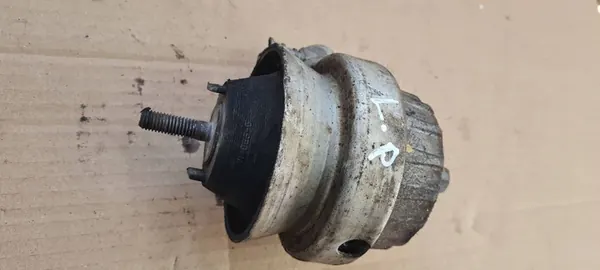 Audi A6 Moottorin Kiinnitys Vasen 2.0 TDI OE 4F0199379BK image 2