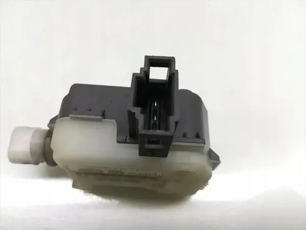 Skoda Octavia Bränsletanklås 1.9 TDI Diesel image 8