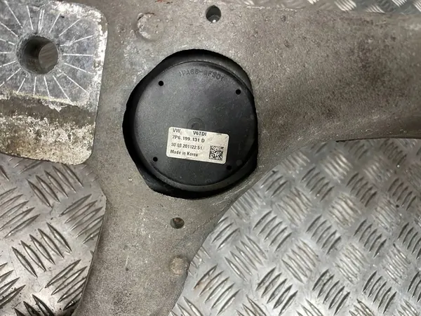 Porsche Cayenne (92A) 2011 Engine Mount Left image 5
