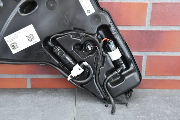 Pesulaitteen säiliö OEM 7483867 BMW X5 G05:lle image 4