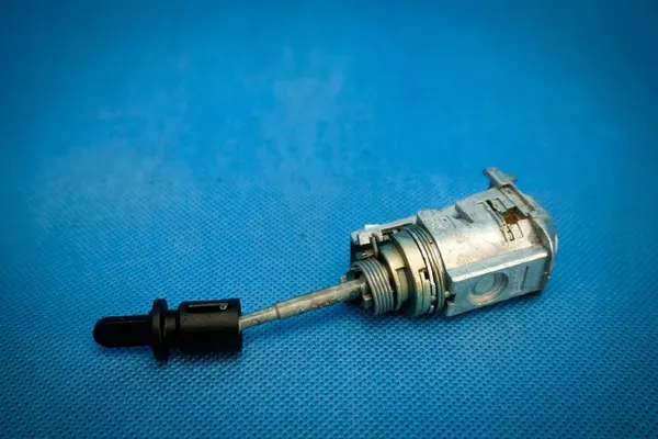 Fahrerschloss-Einsatz Audi A8 S8 OEM 4H1837167A image 3