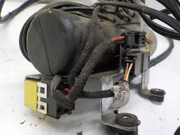 Bomba de tejadilho e linhas atuador Renault OE OEM 103829 image 6
