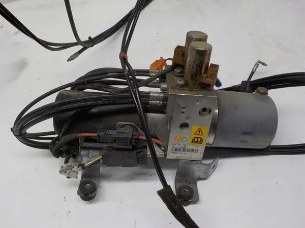 Bomba de tejadilho e linhas atuador Renault OE OEM 103829 image 9