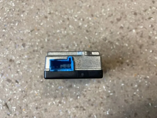 Enchufe USB BMW OEM 5A84181 para X2 U10 2024 image 4