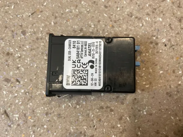 Enchufe USB BMW OEM 5A84181 para X2 U10 2024 image 5
