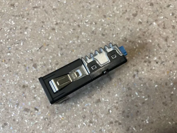 Enchufe USB BMW OEM 5A84181 para X2 U10 2024 image 6