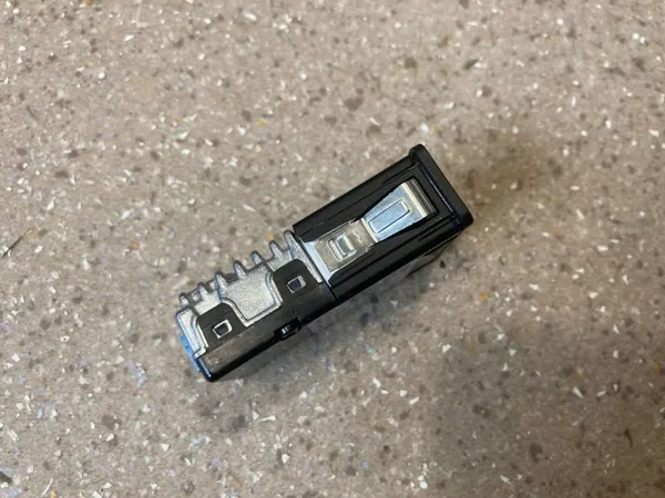 Enchufe USB BMW OEM 5A84181 para X2 U10 2024 image 8