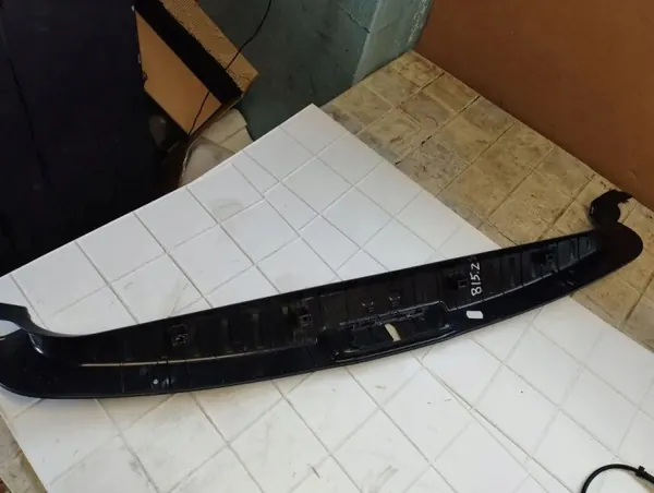 BMW 5 GT F07 bakluckelåsöverdrag OEM 51497201653 image 4