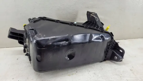 Tanque AdBlue VW Caddy IV OEM 5R3131877C - Usado image 10