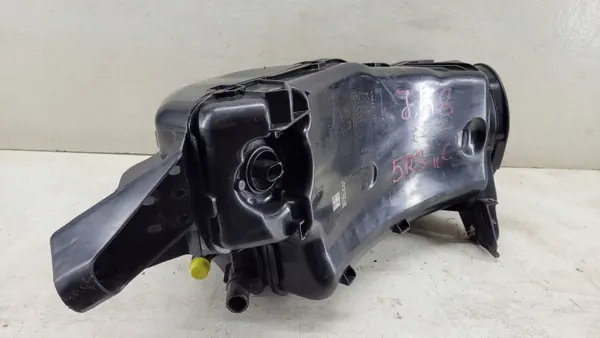 Tanque AdBlue VW Caddy IV OEM 5R3131877C - Usado image 4
