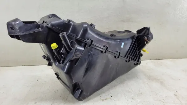 Tanque AdBlue VW Caddy IV OEM 5R3131877C - Usado image 7
