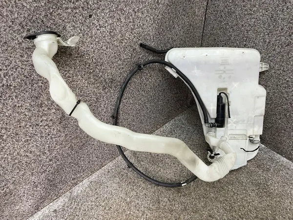 Ruitensproeiervat BMW F11 F10 Xenon OEM image 2