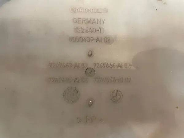 Ruitensproeiervat BMW F11 F10 Xenon OEM image 5