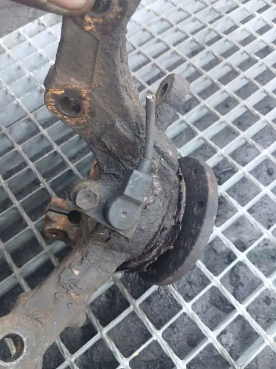 Suzuki Swift MK6 1.3 oikea etunivela OEM image 3