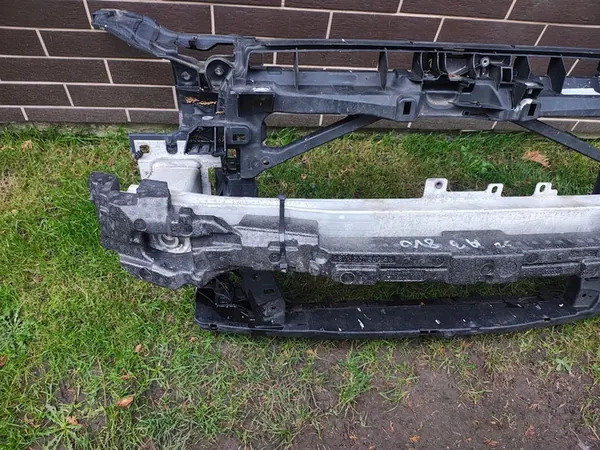 AUDI A3 8V0 Reforço de Para-choque Dianteiro image 2