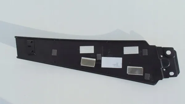 OEM 670010250 Oikea ovenpilarin kansi Maserati Ghibli image 3