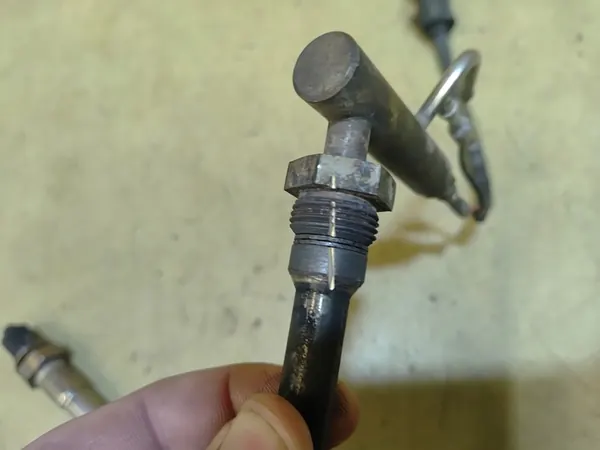 MONDEO MK4 S-MAX 2.0 TDCI Fuel Valve AV619T540BE image 4