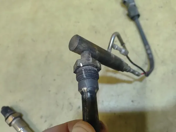 MONDEO MK4 S-MAX 2.0 TDCI Fuel Valve AV619T540BE image 5