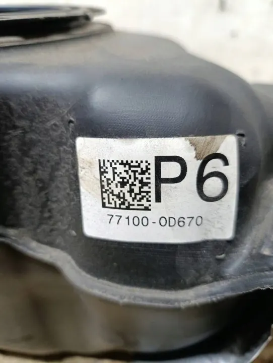 Tanque combustível Toyota Yaris IV OEM 77100K0100S3 Usado image 6