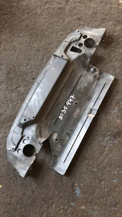 BMW E36 Koelluchtkanaal OEM 8135947 - Gebruikt image 2