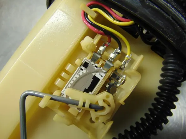 Polttoainepumppu OEM MR385532 Mitsubishi Space Starille image 4