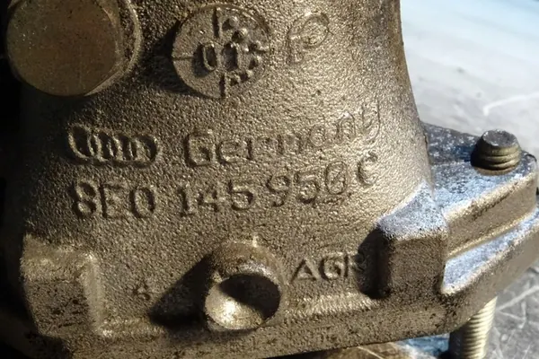 Vergaser AUDI A4 2.5L Diesel 2004 OEM 8E0145950C image 2