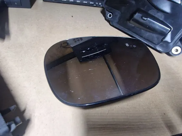 Insert de espejo derecho Ford Mustang Mach-E 2021 OEM LJ8B17K707DA image 2