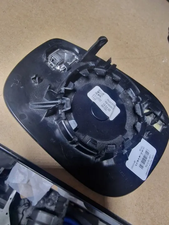 Insert de espejo derecho Ford Mustang Mach-E 2021 OEM LJ8B17K707DA image 5