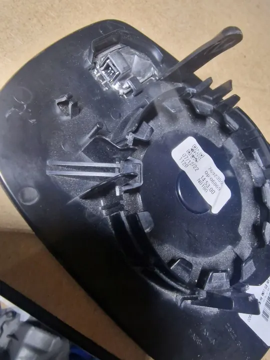Insert de espejo derecho Ford Mustang Mach-E 2021 OEM LJ8B17K707DA image 6