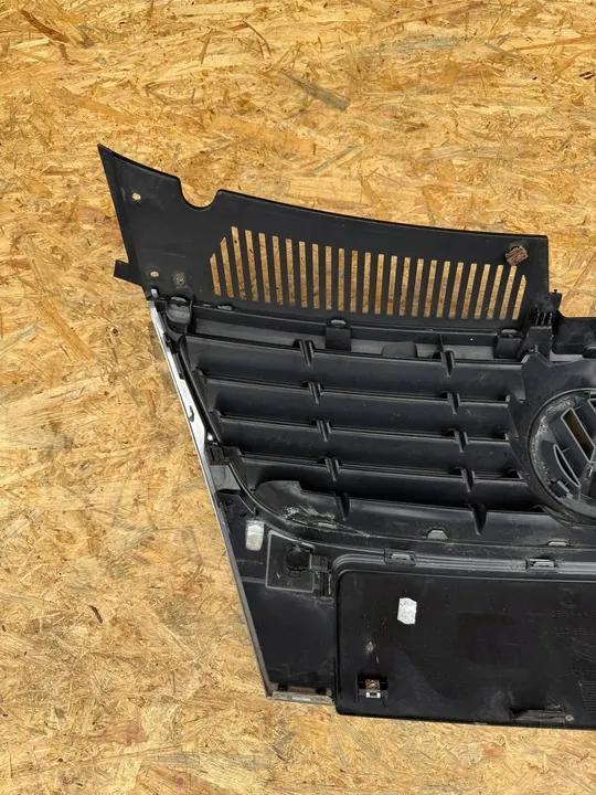 Front Grill VW Passat B6 image 9