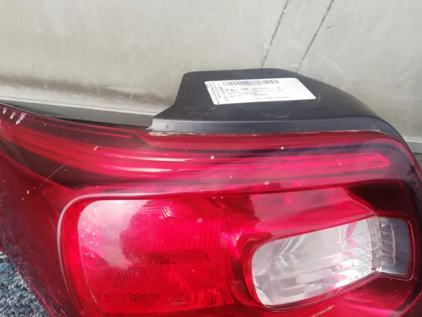 Lámpara trasera izquierda Citroen DS3 image 3
