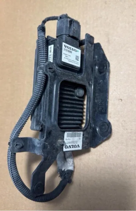Radar Distronic Volvo XC60 OEM 31318999 - Usado image 3