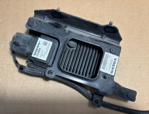 Radar Distronic Volvo XC60 OEM 31318999 - Usado image 6
