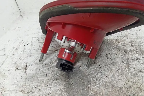 Lámpara de maletero derecha VW PASSAT B5 3C5945094E image 2