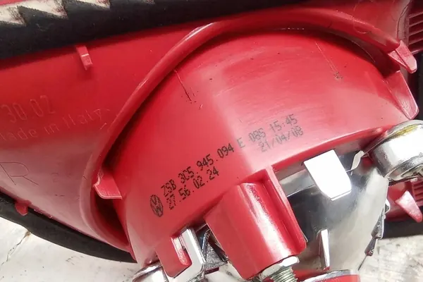 Lámpara de maletero derecha VW PASSAT B5 3C5945094E image 3