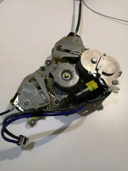 Nissan Quest Schiebetürmotor OEM 827315Z000 image 2