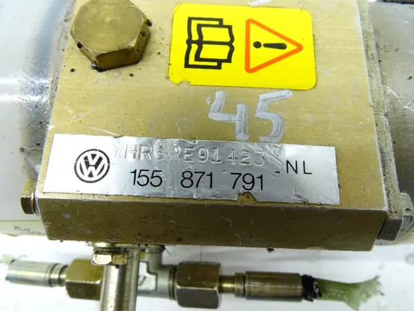 Sähköinen kattopumppu OEM 155871791 VW Golf I Cabriolle image 3