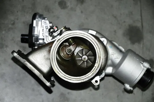 Turbocompresor 2.0 TFSI Audi VW 06N145702D image 4