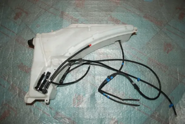 Réservoir lave-glace OEM Range Rover Sport L494 image 2