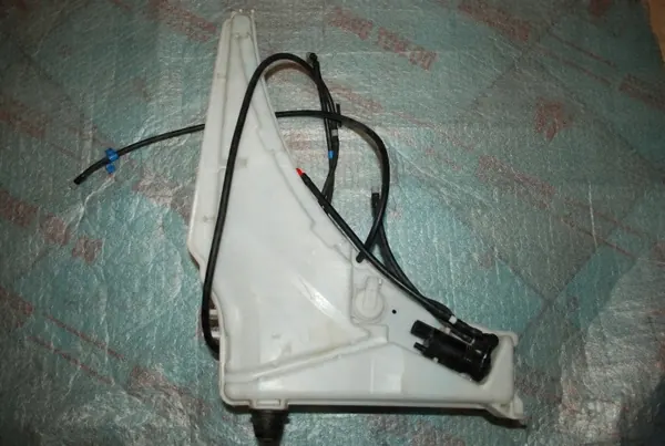 Réservoir lave-glace OEM Range Rover Sport L494 image 3