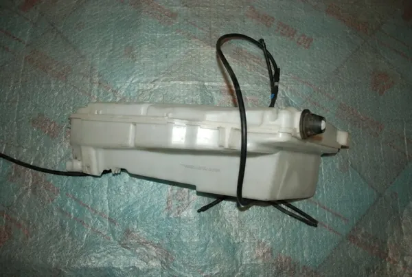 Réservoir lave-glace OEM Range Rover Sport L494 image 6