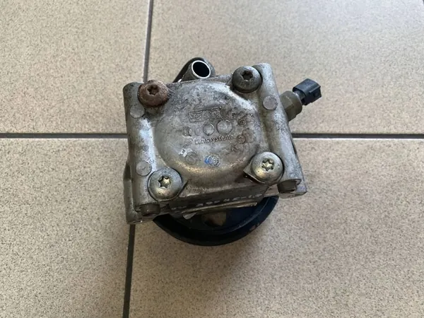 Bomba hidráulica Ford OE 4M51-3A696-AD image 2