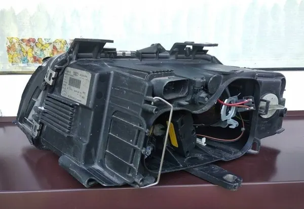 AUDI A4 B6 CABRIO Faro Derecho image 5