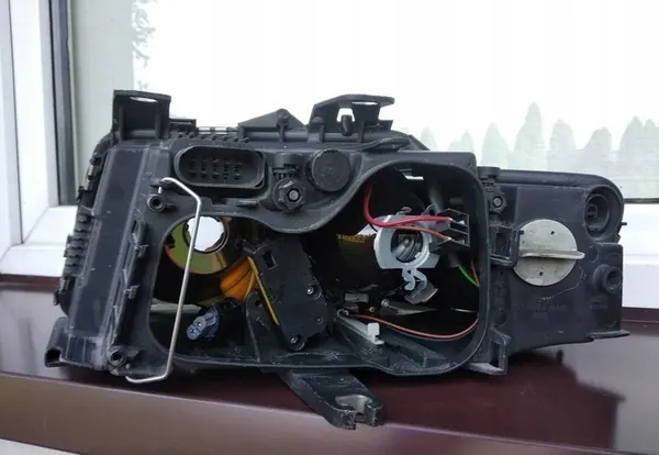 AUDI A4 B6 CABRIO Faro Derecho image 6