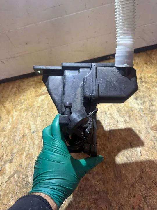 Scheibenwaschbehälter OEM 6R0955453D für VW Polo 5 image 4