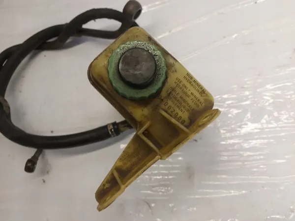 Servolenkungsbehälter Schlauch OEM 8A0422887F Audi 80 image 7