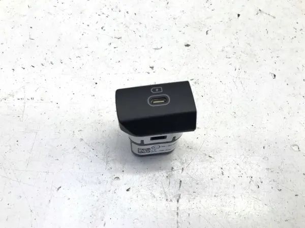 Kia USB-pistorasia OEM 96125-J7800 Picanto/Ceed image 2