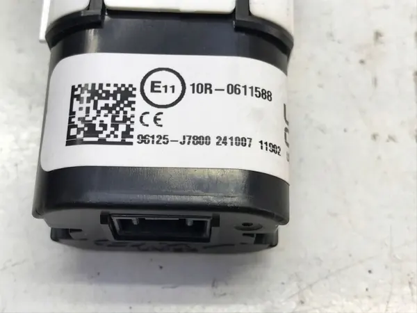 Kia USB-pistorasia OEM 96125-J7800 Picanto/Ceed image 6