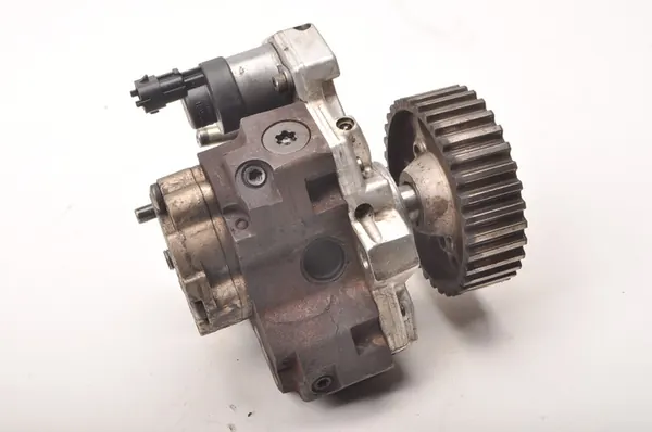 Brandstofpomp Peugeot 307 1.4 HDI 9637317380 image 2